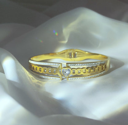 bracciale bangle con strass e cuore centrale in acciaio  inossidabile