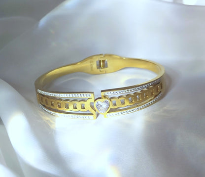 bracciale bangle con strass e cuore centrale in acciaio  inossidabile