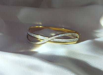 Bracciale rigido "Crystal Twist" a fascia incrociata in acciaio inossidabile
