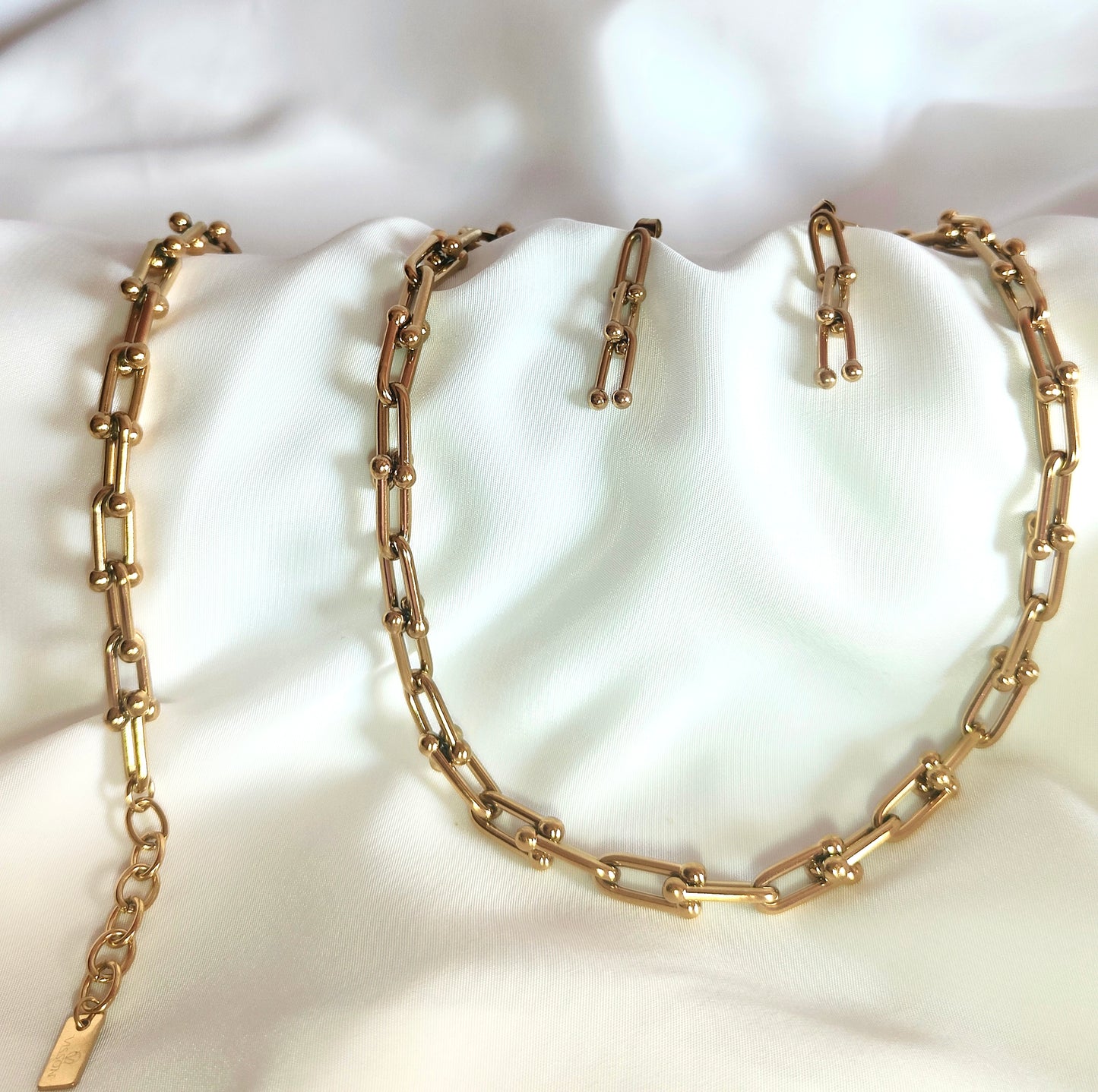 Set gioielli a catena ispirati al modello Tiffany in acciaio inox : collana, bracciale e orecchini.