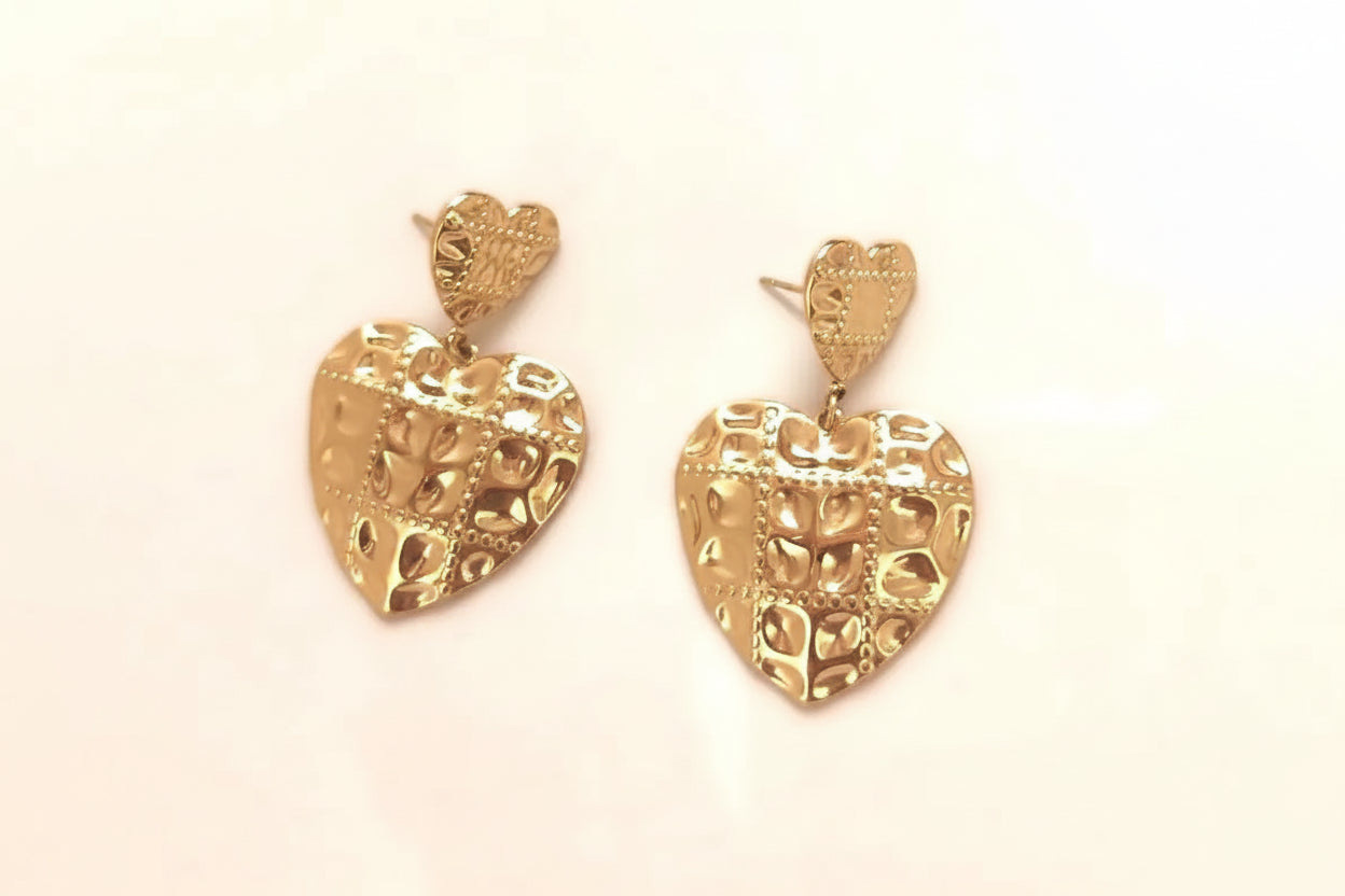 Orecchini pendenti a cuori martellati in acciaio inossidabile color oro/argento