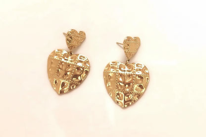 Orecchini pendenti a cuori martellati in acciaio inossidabile color oro/argento