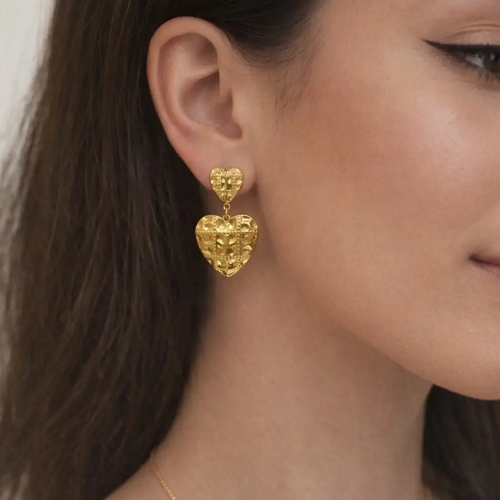 Orecchini pendenti a cuori martellati in acciaio inossidabile color oro/argento