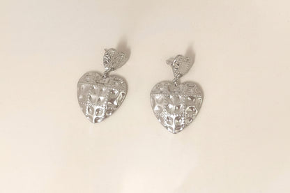 Orecchini pendenti a cuori martellati in acciaio inossidabile color oro/argento
