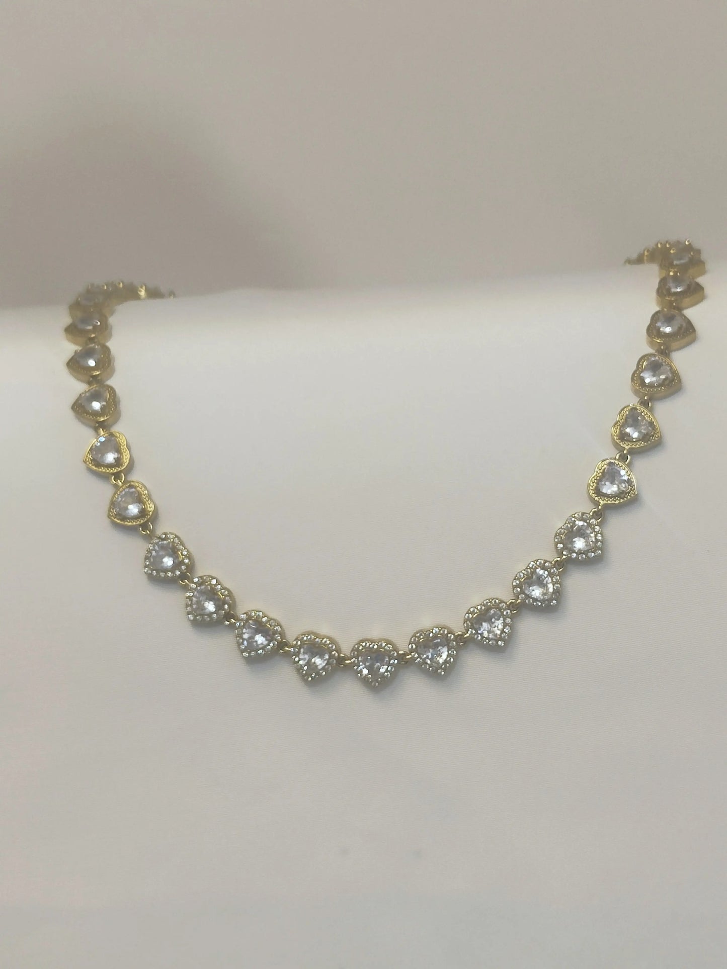 Collana in acciaio inossidabile con cuoricini a strass