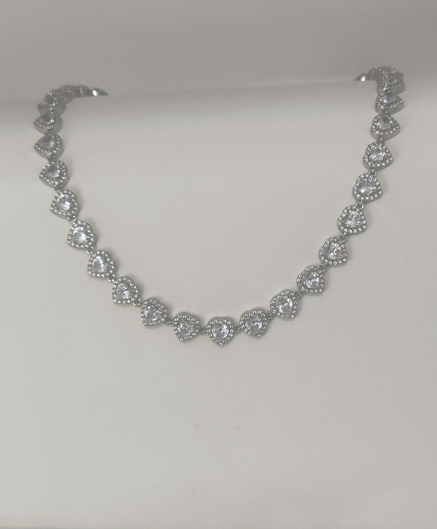 Collana in acciaio inossidabile con cuoricini a strass